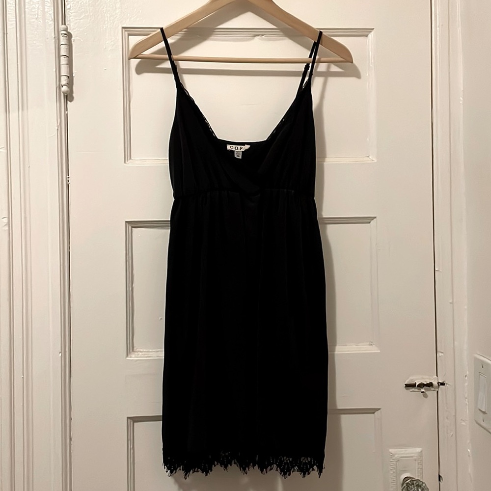 Urban outfitters, little sexy black lace dress, Silky, Comfy. Size: XS